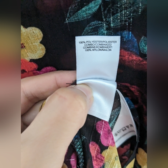 Rachel Roy Beautiful Floral V Neck Black Blouse Lace Sleeves Size 3X - Picture 2 of 8